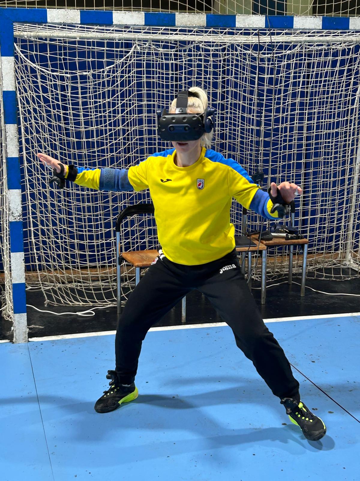 Tea Pijević, osvajačica brončane medalje na EURO 2020 s Hrvatskom, na treningu RK Lokomotiva uz korištenje VR Goalkeeper sustava