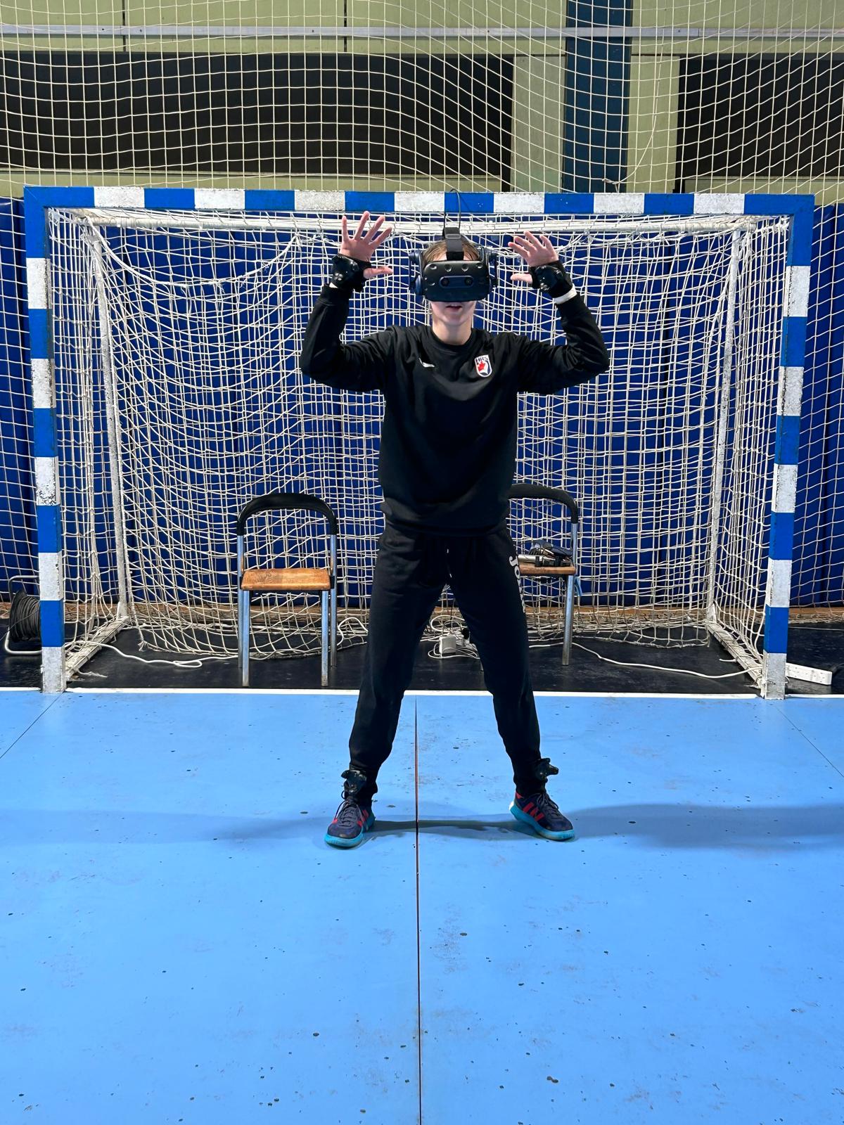 Mlada golmanska nada RK Lokomotiva Lea Zetović na treningu uz VR Goalkeeper